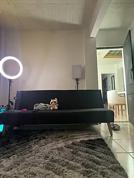 Snapshot of aly_golden_ chatting on 11.27.25 aly golden online show from 11.27.25