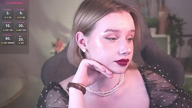 Snapshot of AdeleLoomis chatting on 01.23.25 AdeleLoomis online show from 01.23.25