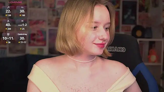 Snapshot of AdeleLoomis chatting on 03.10.25 AdeleLoomis online show from 03.10.25