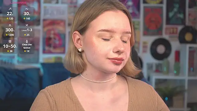 Snapshot of AdeleLoomis chatting on 03.14.25 AdeleLoomis online show from 03.14.25