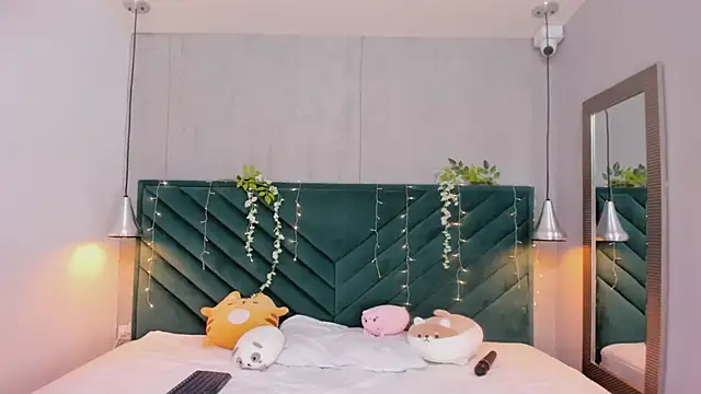 pamelajons  online show from 01.14.25