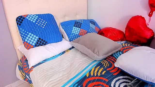 Maia W10 online show from 02.18.25