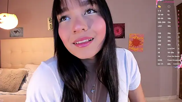 Snapshot of Maia_W10 chatting on 06.04.26 Maia W10 online show from 06.04.26