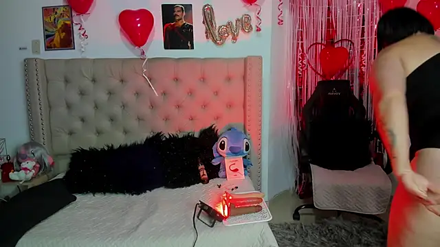 Snapshot of AngeleRoux chatting on 02.11.25 AngeleRoux online show from 02.11.25