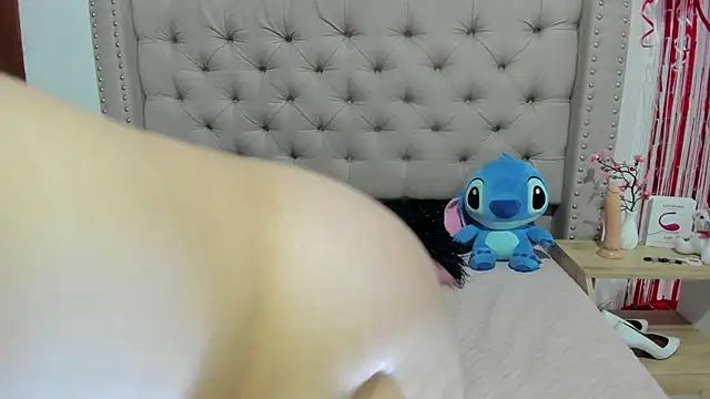 Snapshot of AngeleRoux chatting on 02.23.25 AngeleRoux online show from 02.23.25