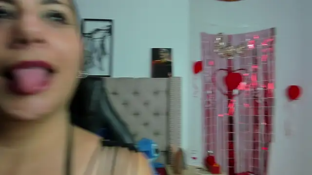 Snapshot of AngeleRoux chatting on 03.20.25 AngeleRoux online show from 03.20.25