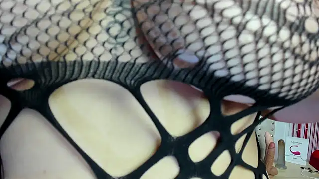 Snapshot of AngeleRoux chatting on 03.20.25 AngeleRoux online show from 03.20.25