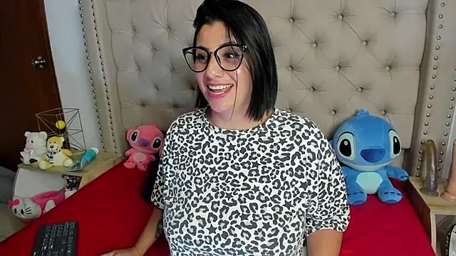 Snapshot of AngeleRoux chatting on 03.21.25 AngeleRoux online show from 03.21.25