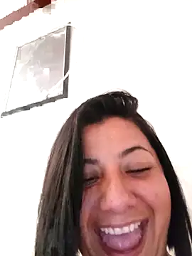 Snapshot of AngeleRoux chatting on 11.04.25 AngeleRoux online show from 11.04.25