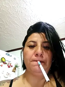 Snapshot of AngeleRoux chatting on 11.05.25 AngeleRoux online show from 11.05.25