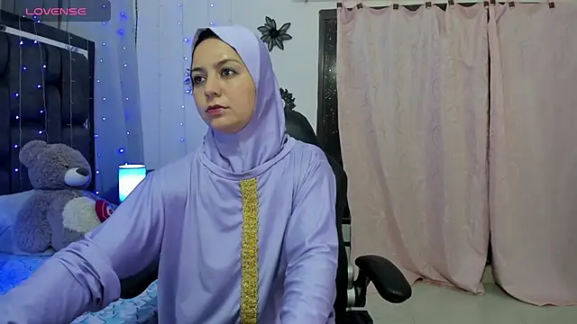 Snapshot of BadraSaadi chatting on 12.22.24 BadraSaadi online show from 12.22.24