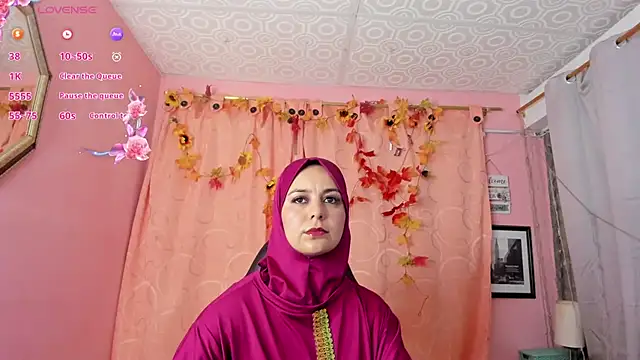 Snapshot of BadraSaadi chatting on 10.28.25 BadraSaadi online show from 10.28.25