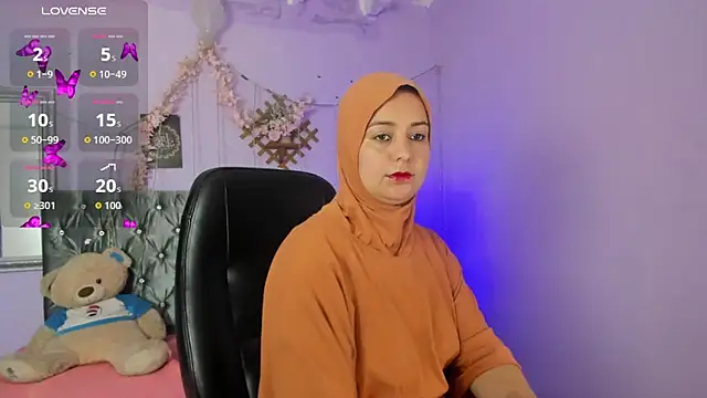 Snapshot of BadraSaadi chatting on 11.20.25 BadraSaadi online show from 11.20.25