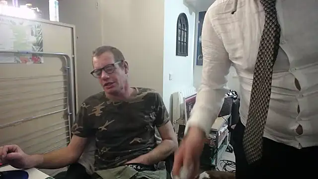 Snapshot of Maikel1981-NL chatting on 12.25.24 Maikel1981-NL online show from 12.25.24