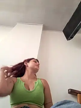 Snapshot of Luu_Princess chatting on 03.05.25 Luu Princess online show from 03.05.25