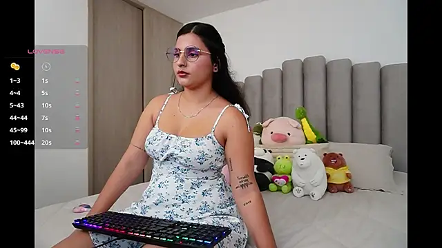 Snapshot of Luu_Princess chatting on 11.30.25 Luu Princess online show from 11.30.25