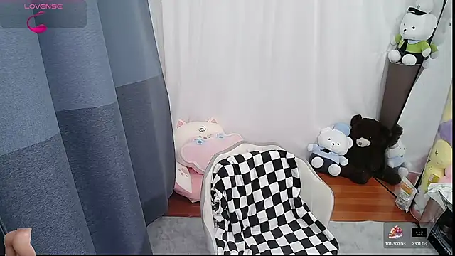 Snapshot of CN-Doudou chatting on 10.24.25 CN-Doudou online show from 10.24.25