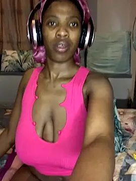 Snapshot of Queen-Boobylicious chatting on 09.25.25 Queen-Boobylicious online show from 09.25.25