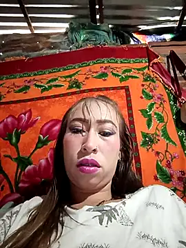 Snapshot of samy-blonde chatting on 10.17.25 samy-blonde online show from 10.17.25