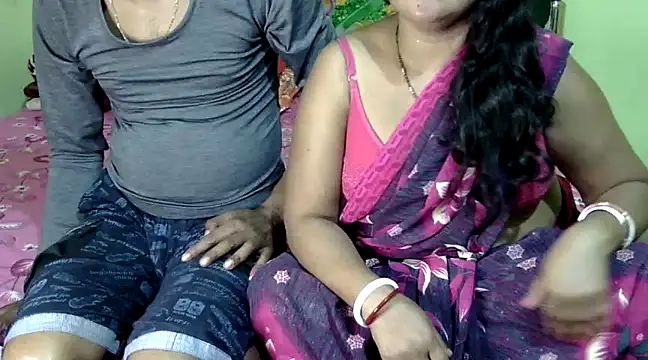 Snapshot of Couple_For_You18 chatting on 02.02.25 Couple For You18 online show from 02.02.25