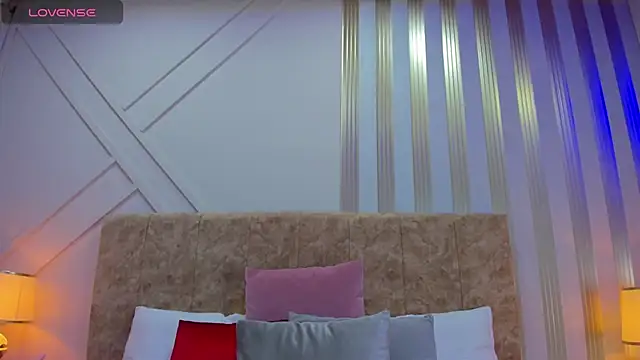 ashley  foxx  online show from 03.20.25