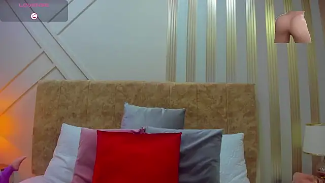 ashley  foxx  online show from 03.22.25