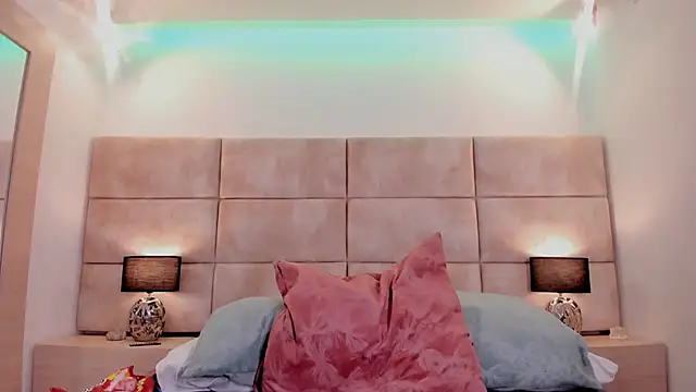 Eevee Taylor online show from 01.27.25