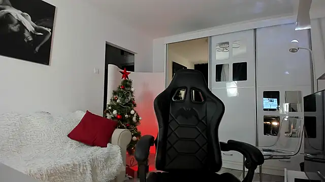 Snapshot of Ivy_belle chatting on 12.18.25 Ivy belle online show from 12.18.25