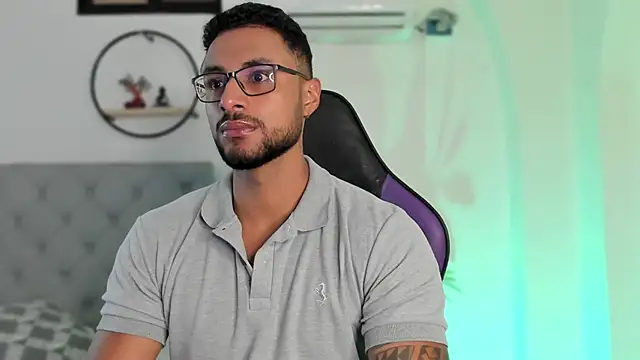 LiamGarcia1 online show from 12.23.24