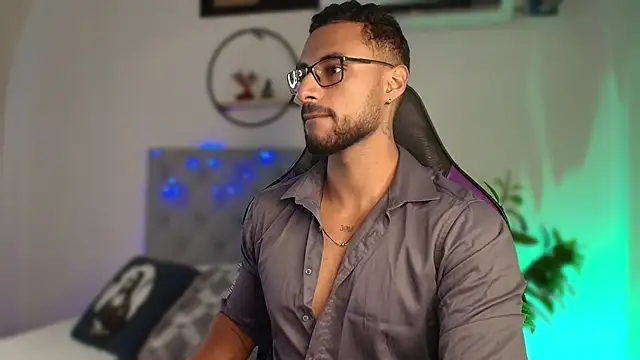 LiamGarcia1 online show from 12.24.24