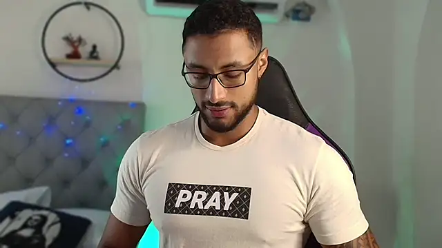 LiamGarcia1 online show from 12.25.24