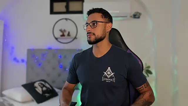 LiamGarcia1 online show from 01.02.25