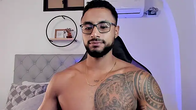 LiamGarcia1 online show from 02.20.25