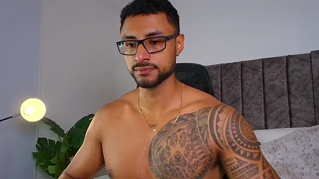 LiamGarcia1 online show from 10.08.25