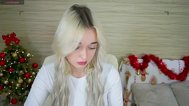 Snapshot of Ashley_S chatting on 12.17.24 Ashley S online show from 12.17.24