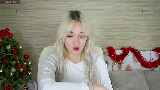 Snapshot of Ashley_S chatting on 12.18.24 Ashley S online show from 12.18.24