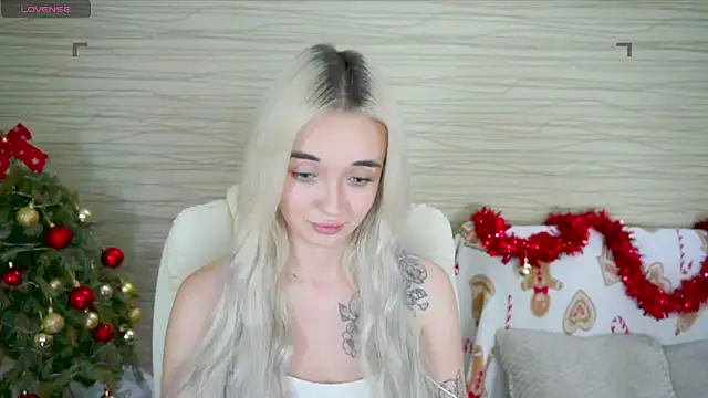 Snapshot of Ashley_S chatting on 12.19.24 Ashley S online show from 12.19.24