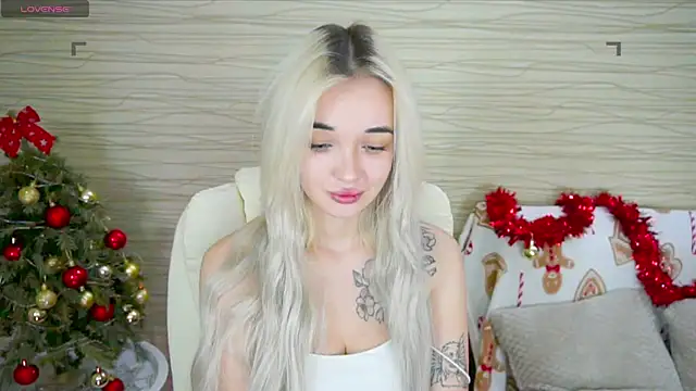 Snapshot of Ashley_S chatting on 12.19.24 Ashley S online show from 12.19.24
