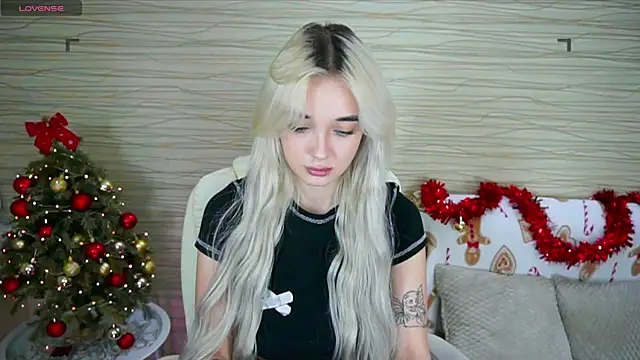 Snapshot of Ashley_S chatting on 12.20.24 Ashley S online show from 12.20.24