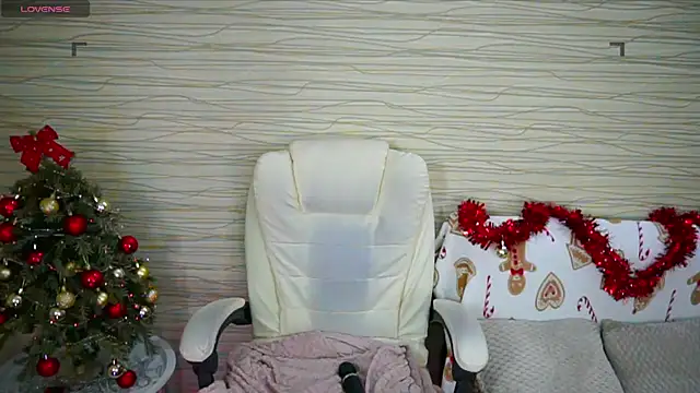 Snapshot of Ashley_S chatting on 12.21.24 Ashley S online show from 12.21.24