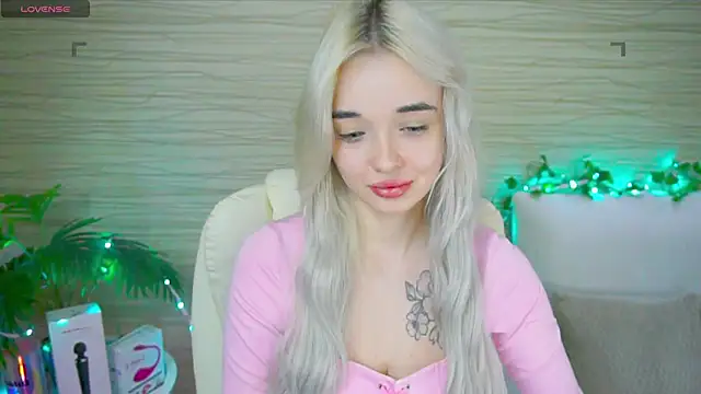 Snapshot of Ashley_S chatting on 02.07.25 Ashley S online show from 02.07.25