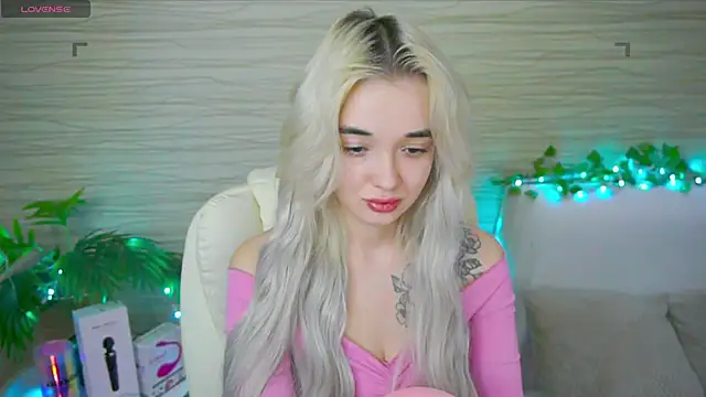 Snapshot of Ashley_S chatting on 02.25.25 Ashley S online show from 02.25.25