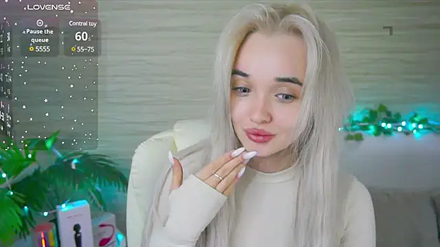 Snapshot of Ashley_S chatting on 03.19.25 Ashley S online show from 03.19.25