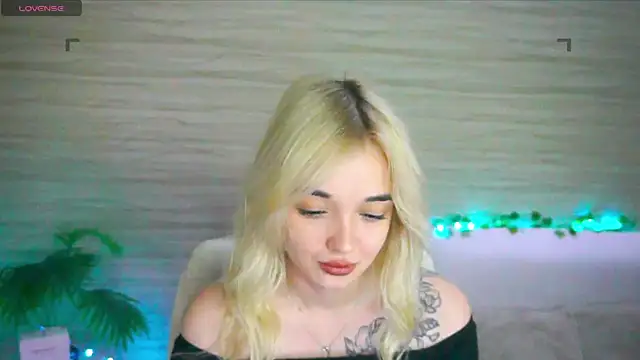 Ashley S online show from 10.25.25