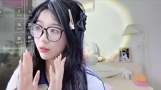 Snapshot of Luminous163 chatting on 10.21.25 Luminous163 online show from 10.21.25