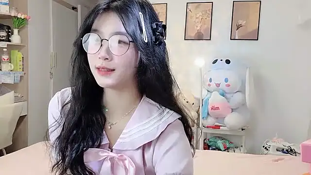 Snapshot of Luminous163 chatting on 11.02.25 Luminous163 online show from 11.02.25