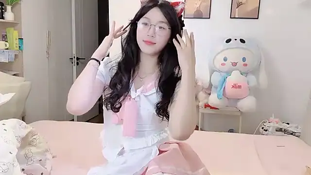 Snapshot of Luminous163 chatting on 11.05.25 Luminous163 online show from 11.05.25