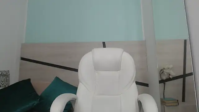 Snapshot of sussy_leon chatting on 01.18.25 sussy leon online show from 01.18.25