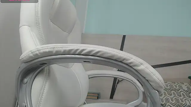 Snapshot of sussy_leon chatting on 02.20.25 sussy leon online show from 02.20.25