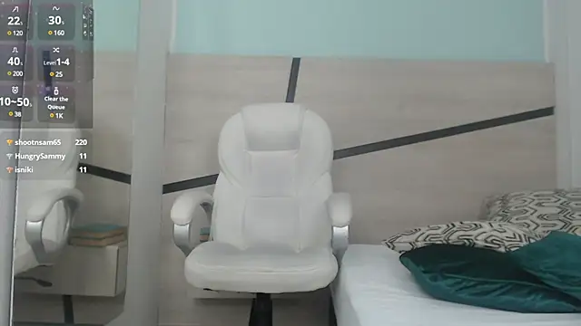 Snapshot of sussy_leon chatting on 02.24.25 sussy leon online show from 02.24.25